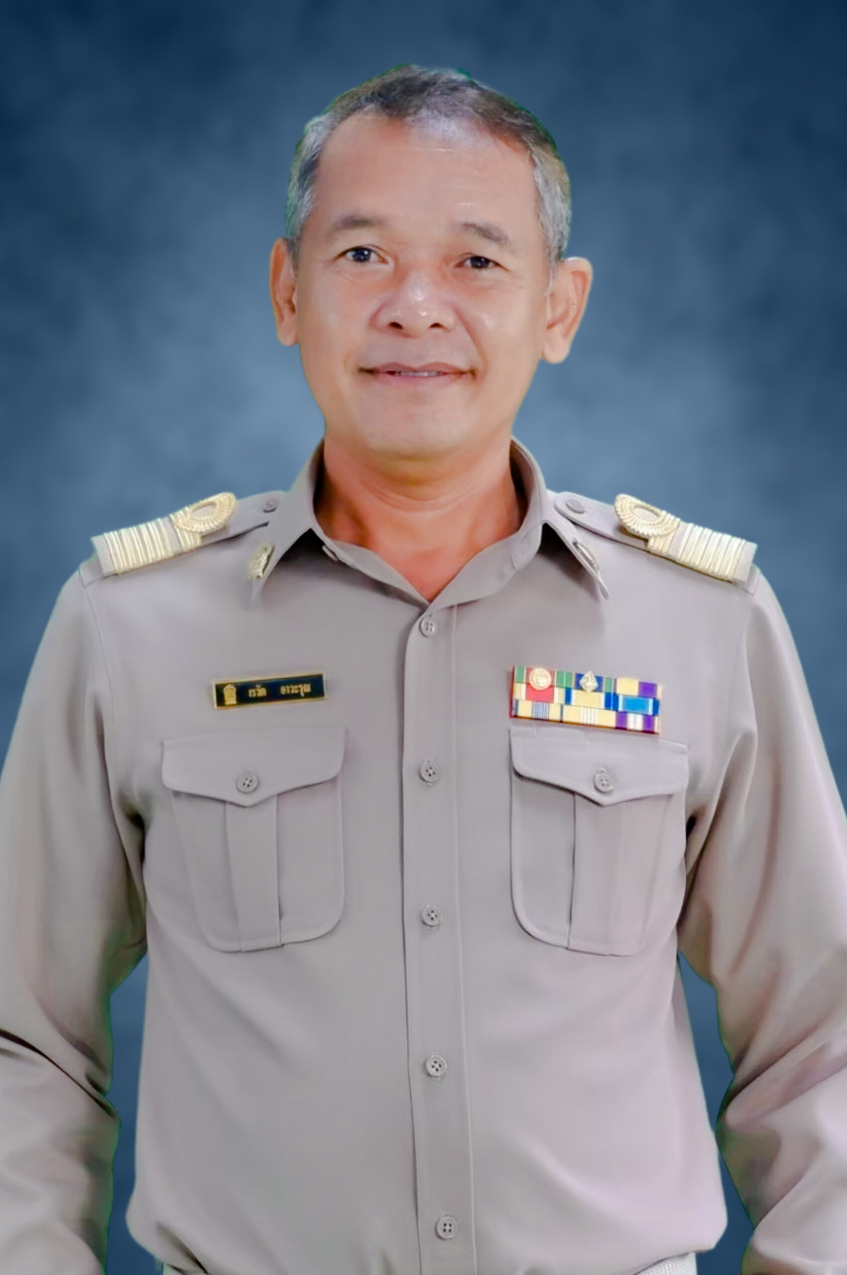 นายเรวัต อาวะรุณ